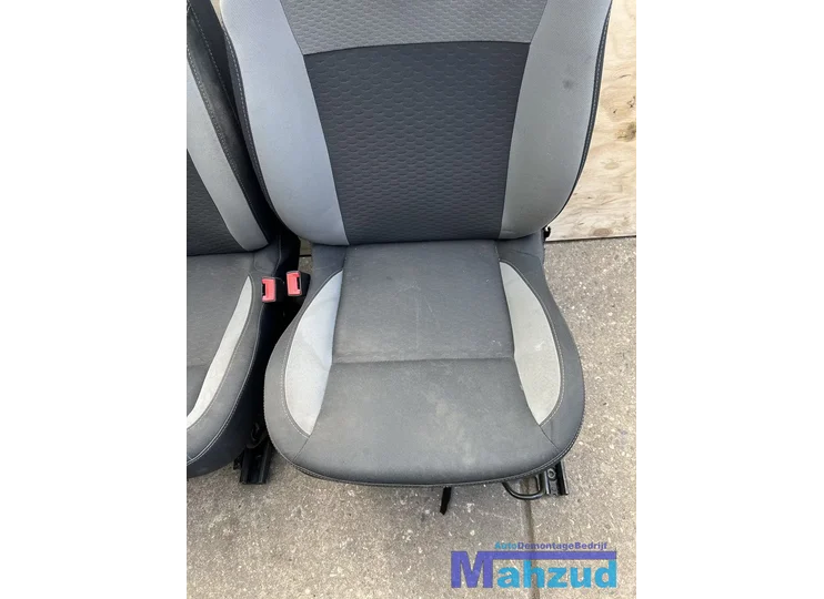 renault-clio-3-compleet-interieur-5-deurs-20072014