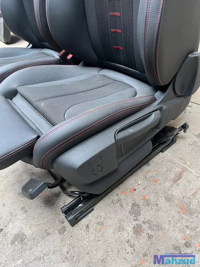 bmw-1-serie-f40-sport-interieur-zwart-leer-2019 — foto 9