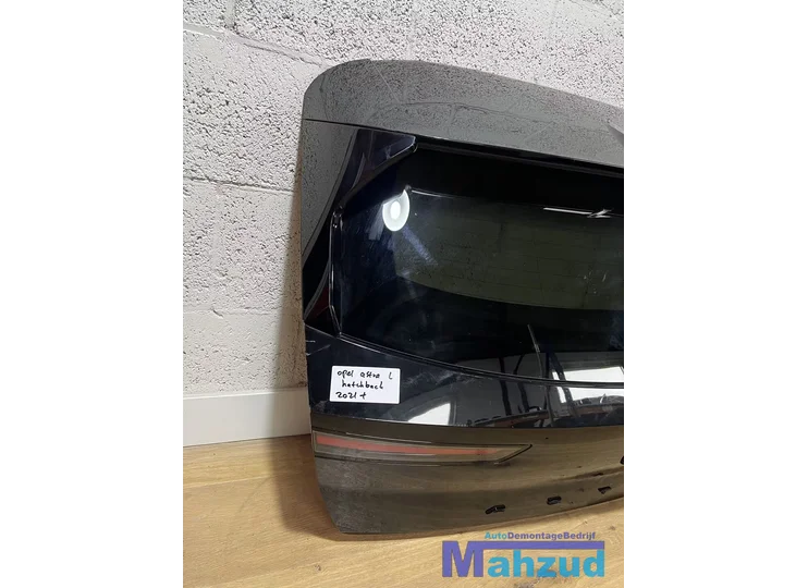 opel-astra-l-hatchback-zwart-achterklep-2021