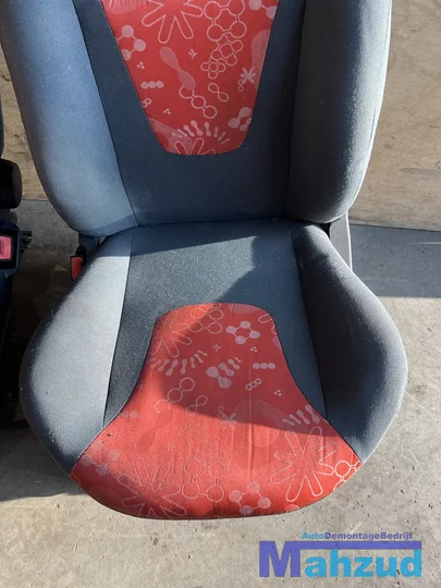 ford-ka-2-zwart-rood-interieur-compleet-20082016 — foto 3