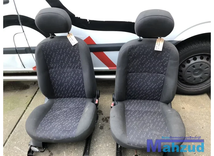 Ford Focus Voorstoel rechts links stof 1998-2005