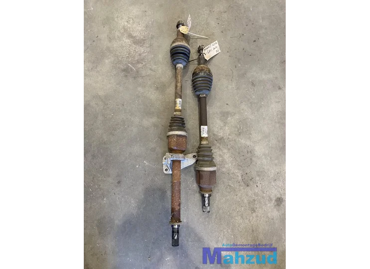 RENAULT CLIO 3 1.5 DCI Aandrijfas links rechts