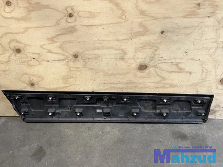 land-rover-evoque-l538-zwart-links-deur-strip-onder-20112019-bj3m21065a — foto 4