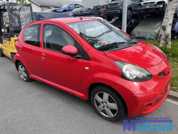 2007-toyota-aygo-10-1krfe-rood-3p0-onderdelen-velgen-motor — foto 7