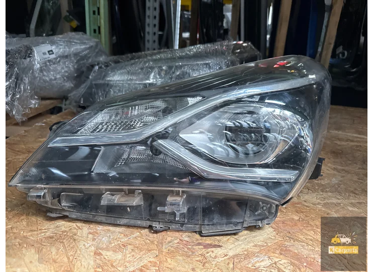 TOYOTA YARIS SCHEINWERFER VORNE LINKS ORIGINAL 0D-1970D-200