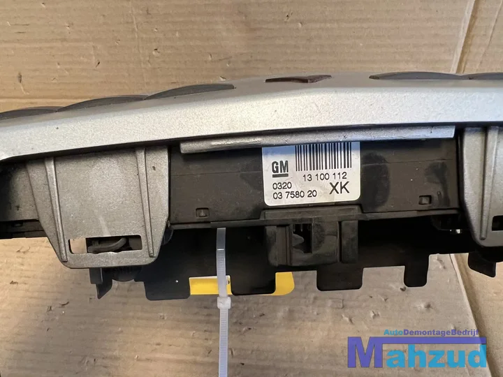 opel-zafira-b-grijs-opc-middenconsole-kachel-paneel-20052011 — foto 3