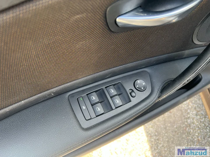2010-bmw-1-serie-e87-118i-20-n43b20a-b090-bruin-demontage — foto 33