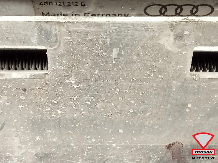 audi-rs6-c7-radiateur-olie-water-r-4g0121212b-4g0117021b — foto 5