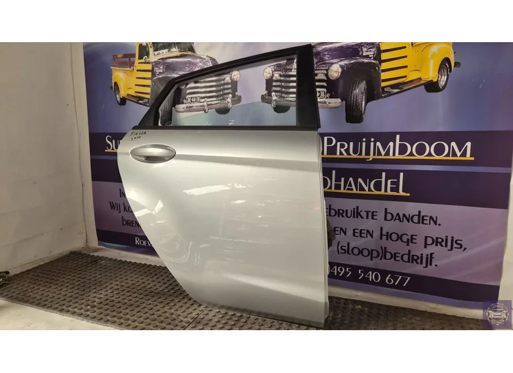 4-türiger Ford Fiesta 6 JA8 grau 7