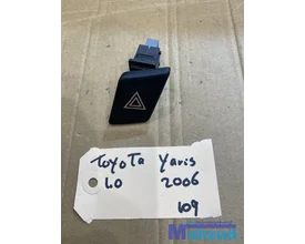 toyota-yaris-p9-alarmlicht-schakelaar-843320d010