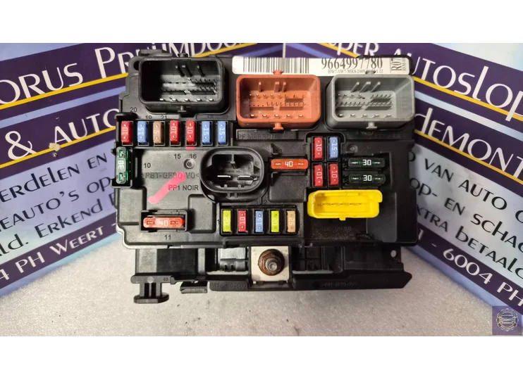 Peugeot 207 SW 1.4 16V 2010 Fuse box 9664997780