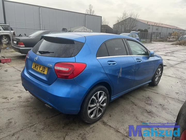 2013-mercedes-a-klasse-w176-18-a200-cdi-651901-onderdelen-blauw — foto 7
