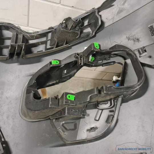 landrover-discovery-sport-voorbumper-voor-bumper-zwart-met-origineel-goede-staat-gebruikt-grill-bumpergrill-grille-2014-2015-2016-2017-2018-2019-2020-barendrecht-mobility-service — foto 31