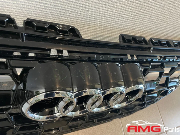 audi-rsq3-83f-embleem-grille-hoogglans-zwart-83a853651d — foto 5