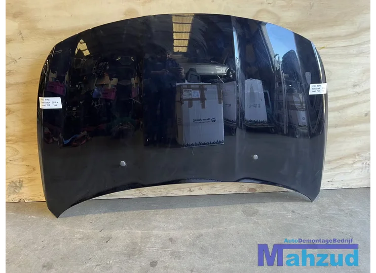 FIAT TIPO HATCHBACK zwart 718 Motorkap 2016+