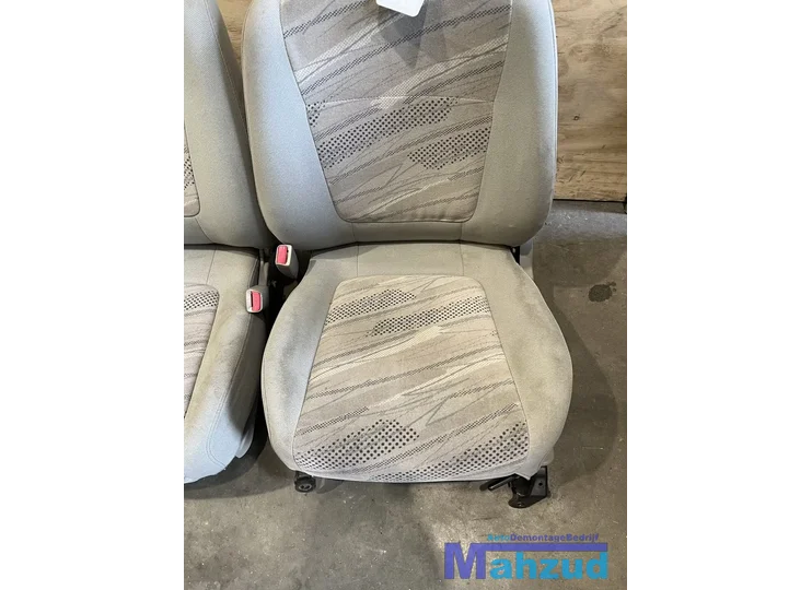 mazda-demio-stoel-link-rechts-19962003