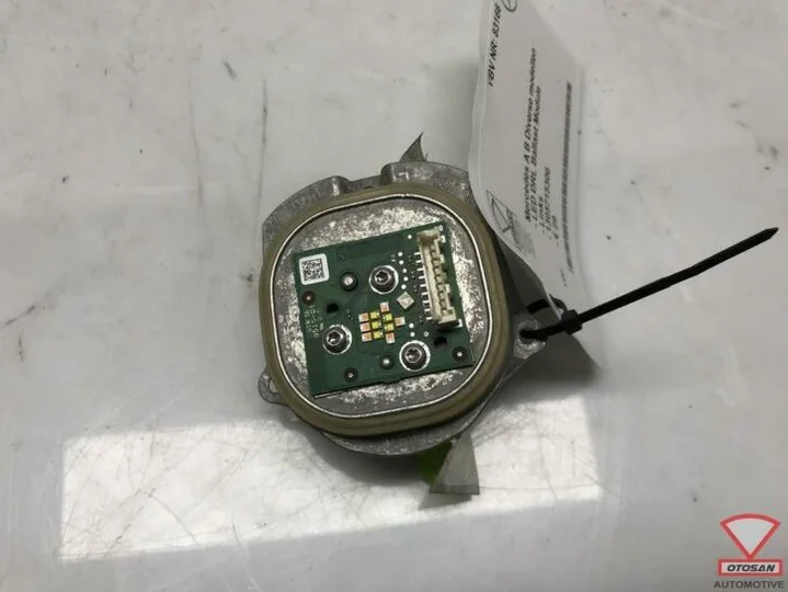 mercedes-diverse-modellen-led-drl-links-module-1305715306 — foto 2