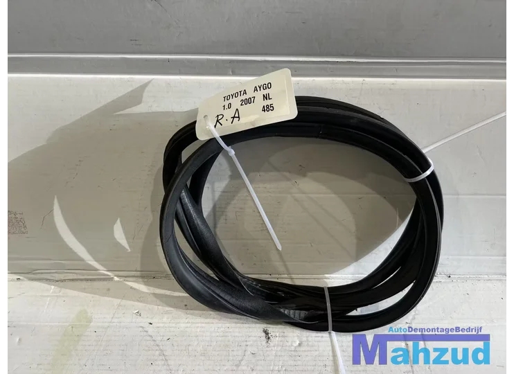 TOYOTA AYGO rechts achter deurrubber 2005-2014