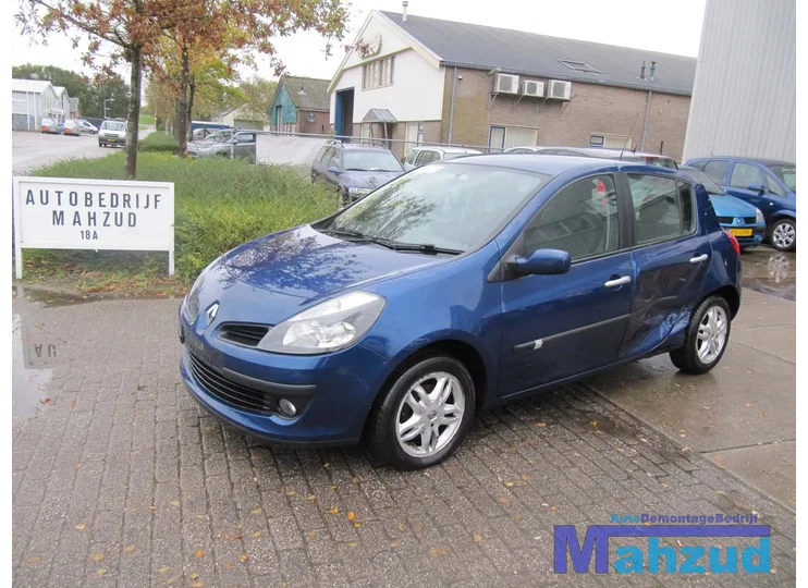 renault-clio-3-compleet-zwart-interieur-5-deurs
