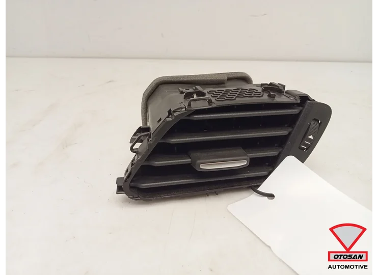 Grille d'aération droite du tableau de bord de la Ford Fiesta MK8 H1BBA018B08