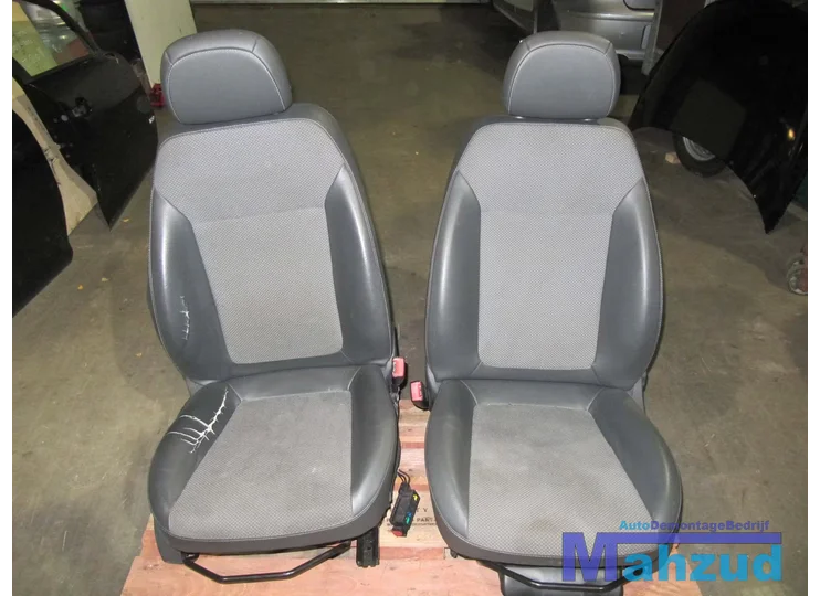 OPEL CORSA D 5 DEURS COMPLEET ZWART LEER INTERIEUR