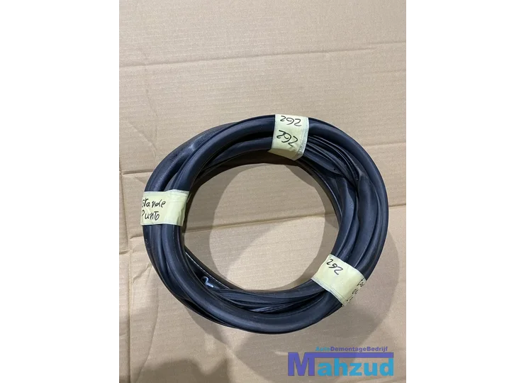 FIAT GRANDE EVO PUNTO Links voor deur rubber 2005-2012