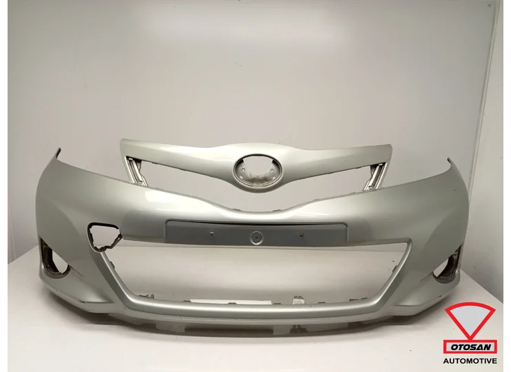 Toyota Yaris P13 2011-2014 voorbumper origineel
