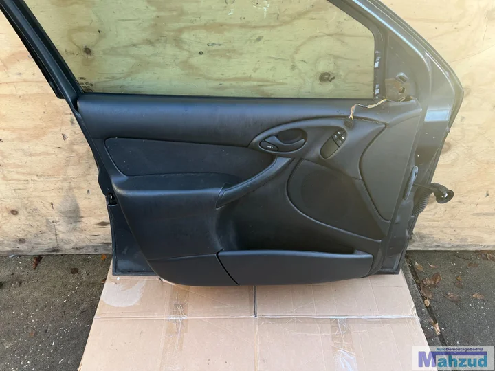 ford-focus-1-grijs-k1-station-links-voor-deur-19982004 — foto 4