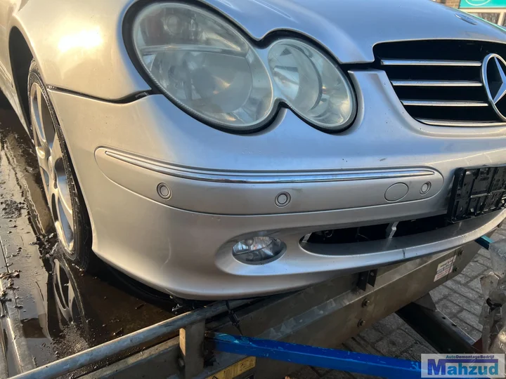 mercedes-clk-w209-zilver-744-voorbumper-20022009 — foto 7