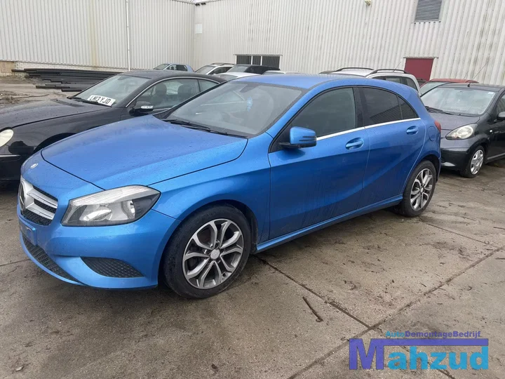 2013-mercedes-a-klasse-w176-18-a200-cdi-651901-onderdelen-blauw — foto 4
