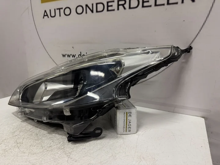 peugeot-208-koplamp-led-links-9810805780-2012 — foto 3