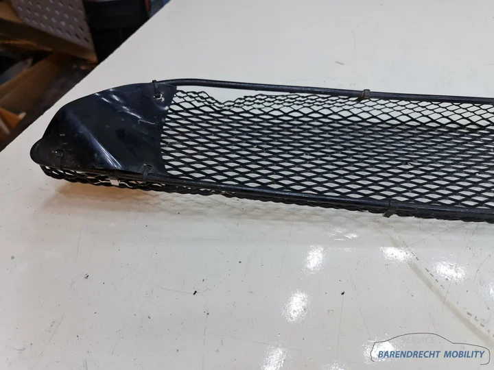 amg-bumpergrille-mercedes-w203-c-klasse-zwart-origineel-gebruikt-gaas-a2038851353 — foto 14