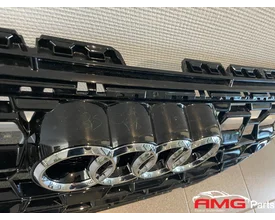 audi-rsq3-83f-embleem-grille-hoogglans-zwart-83a853651d — foto 5