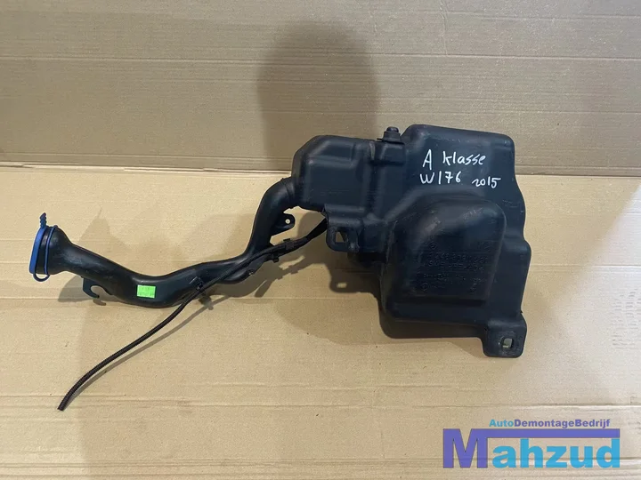 mercedes-a-gla-cla-c117-w176-ruitensproeiertank-a2468690220