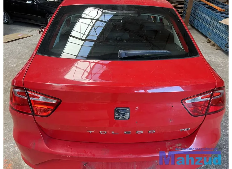 SEAT TOLEDO 4 rood achterklep 2012-2019