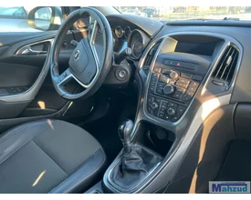 opel-astra-j-dashboard-delen