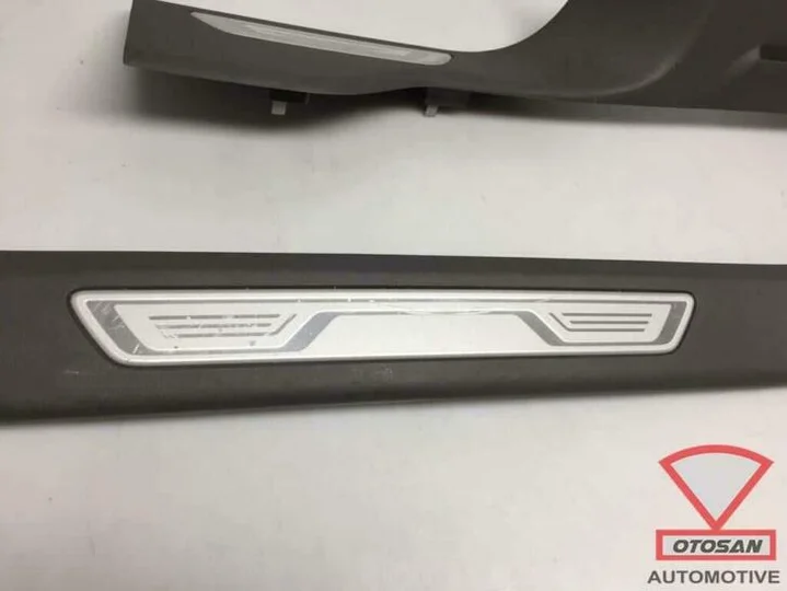 vw-touareg-2018-instaplijst-sierlijst-set-760853845a-7608538 — foto 3