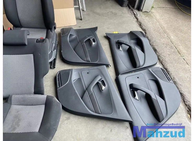 vw-polo-6r-5-deur-interieur-compleet-deurpanelen-stoel-bank