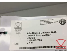 alfa-romeo-giulietta-18-remlichtschakelaar-relais-1398492080 — foto 3
