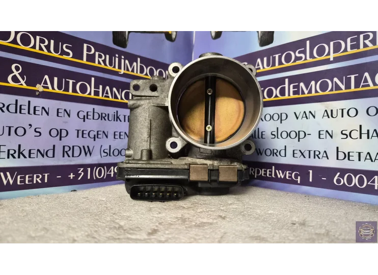 Volvo S60 s80 v70  2.4 20V Gasklephuis 8677796