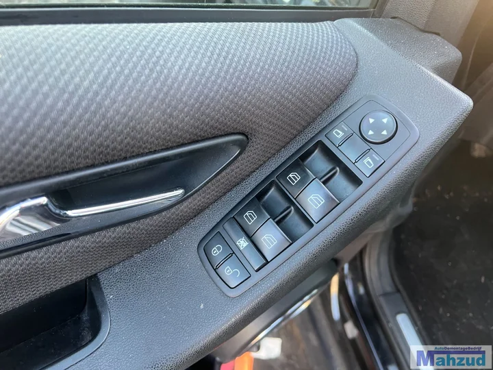 2010-mercedes-b-klasse-w245-b180-zwart-191-266940-demontage-sloop — foto 12