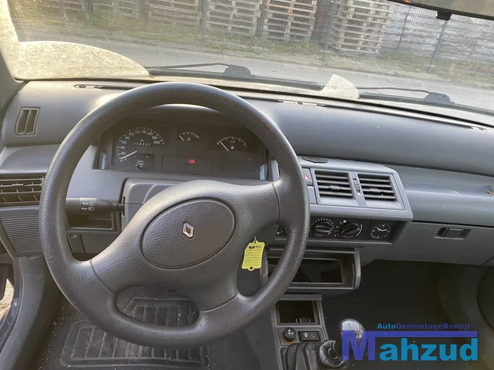 1996-renault-clio-1-12-demontage-sloop-onderdelen-donorauto — foto 9