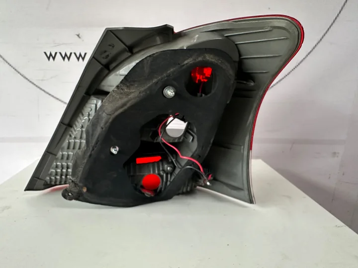 toyota-yaris-p9-achterlicht-links-815610d251 — foto 3