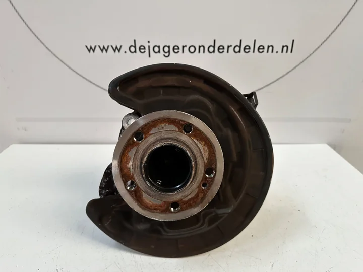 mercedes-a-b-cla-gla-glb-fusee-rechtsachter-a2470600 — foto 3