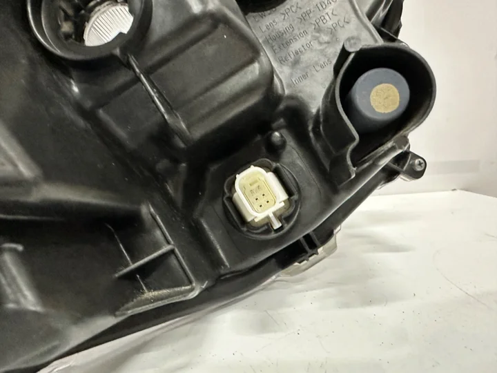 toyota-yaris-iv-4-p21-koplamp-links-origineel — foto 3