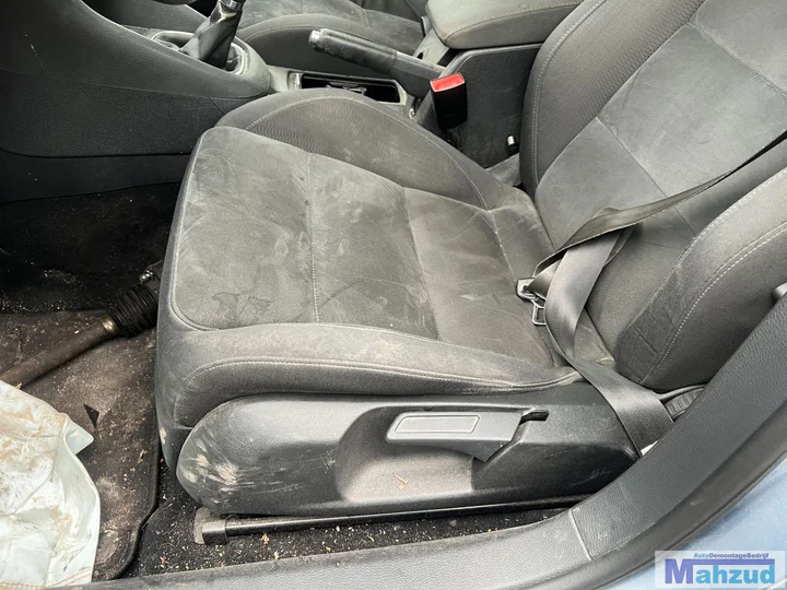 vw-golf-6-stof-interieur-stoel-bank-deurpanelen-20092014 — foto 7