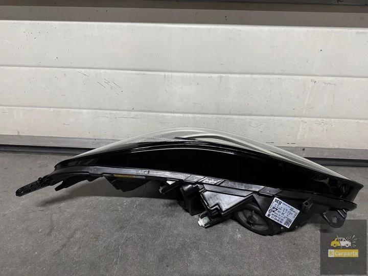 39068627-opel-corsa-e-xenonlamp-links — foto 3