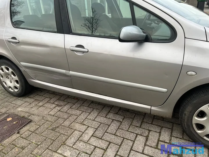 peugeot-307-16-16v-nfu-eza-onderdelen-demontage — foto 9