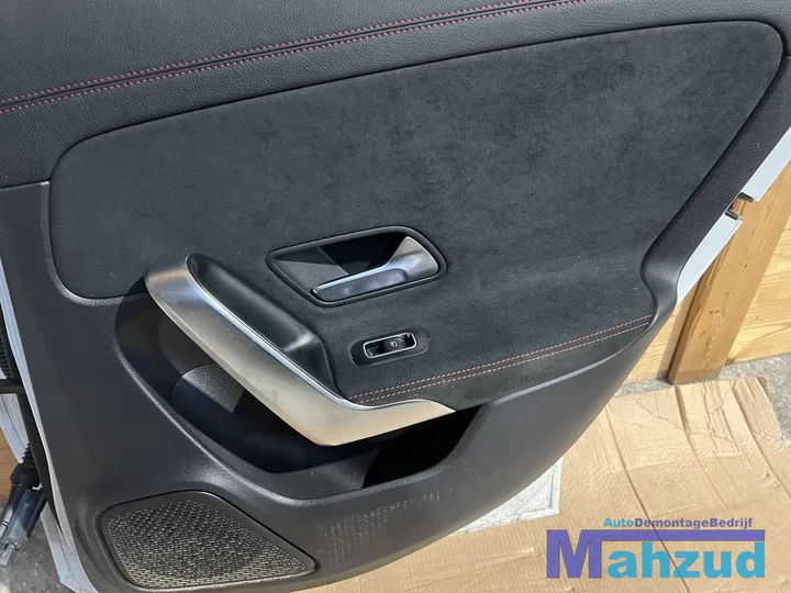 mercedes-cla-1186-x118-wit-parelmoer-rechts-achter-deur-2019 — foto 4