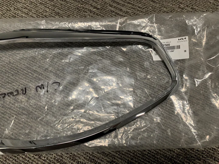 kia-venga-grille-chrome-15-lijst-nieuw-gril-bumper-rooster — foto 3